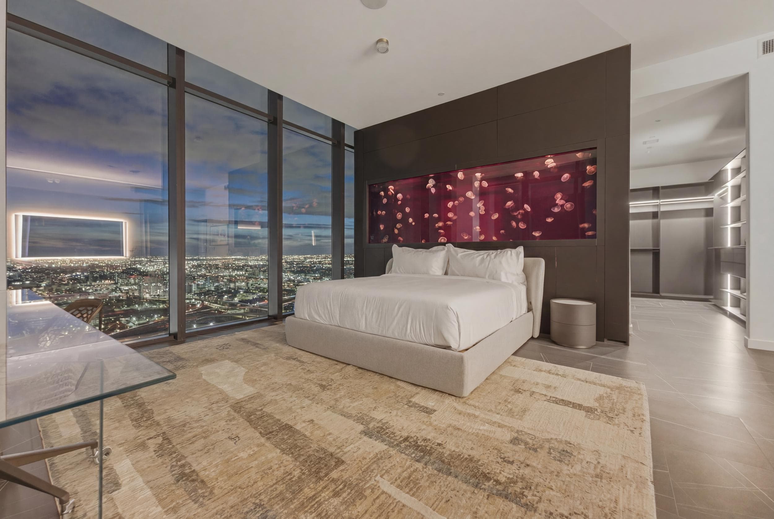 Luxury Penthouse E11even Top Floor w Private Pool