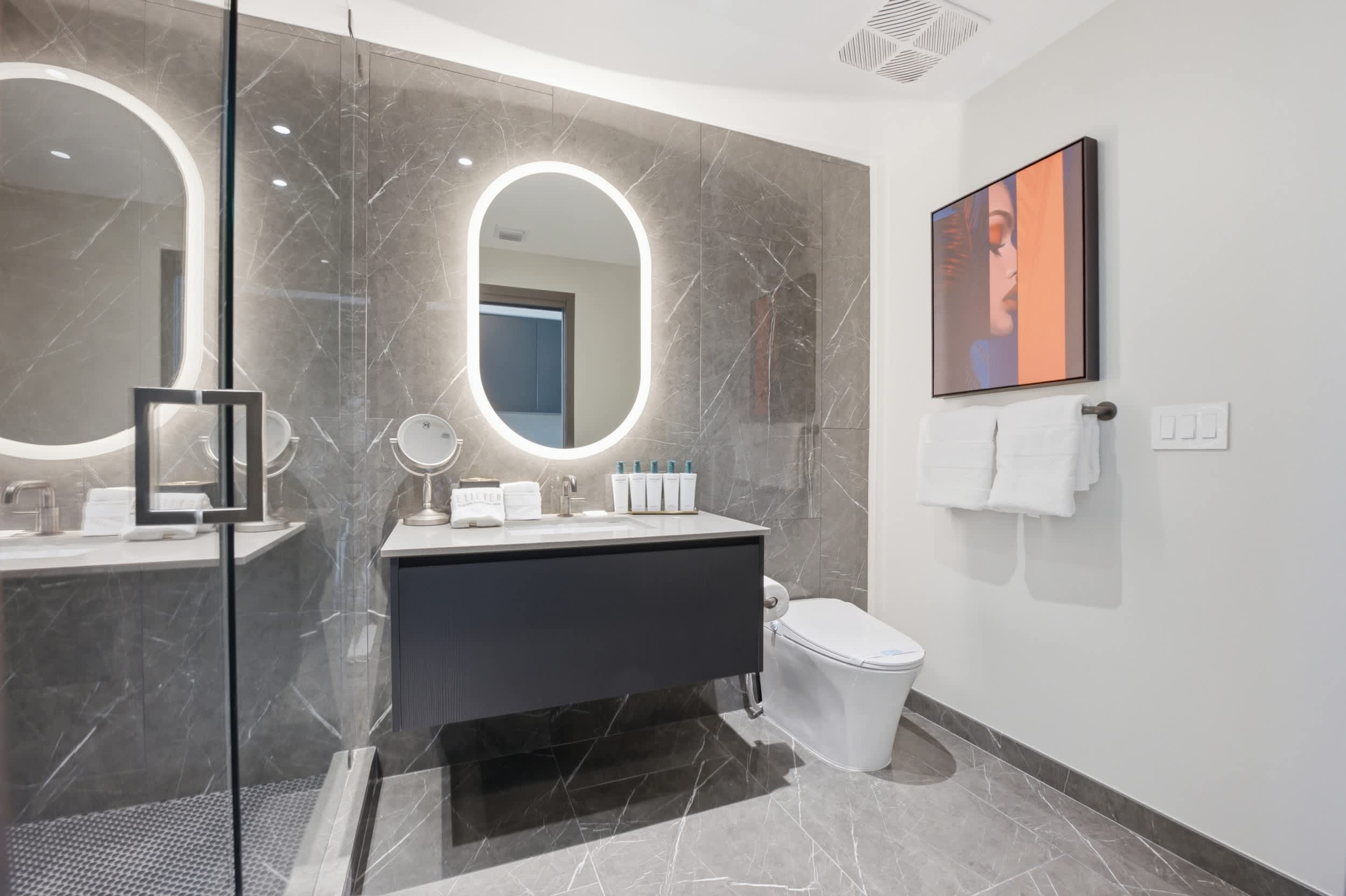 Luxury E11EVEN Suite w/ Bay Views & Rooftop Pool