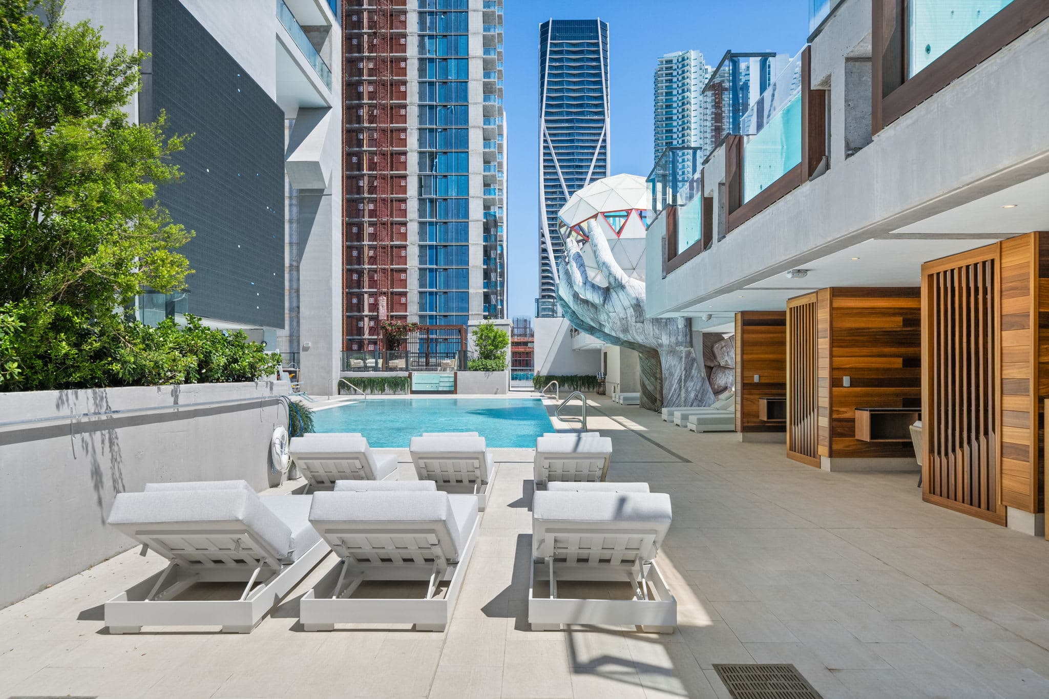 Luxury E11EVEN Suite w/ Bay Views & Rooftop Pool