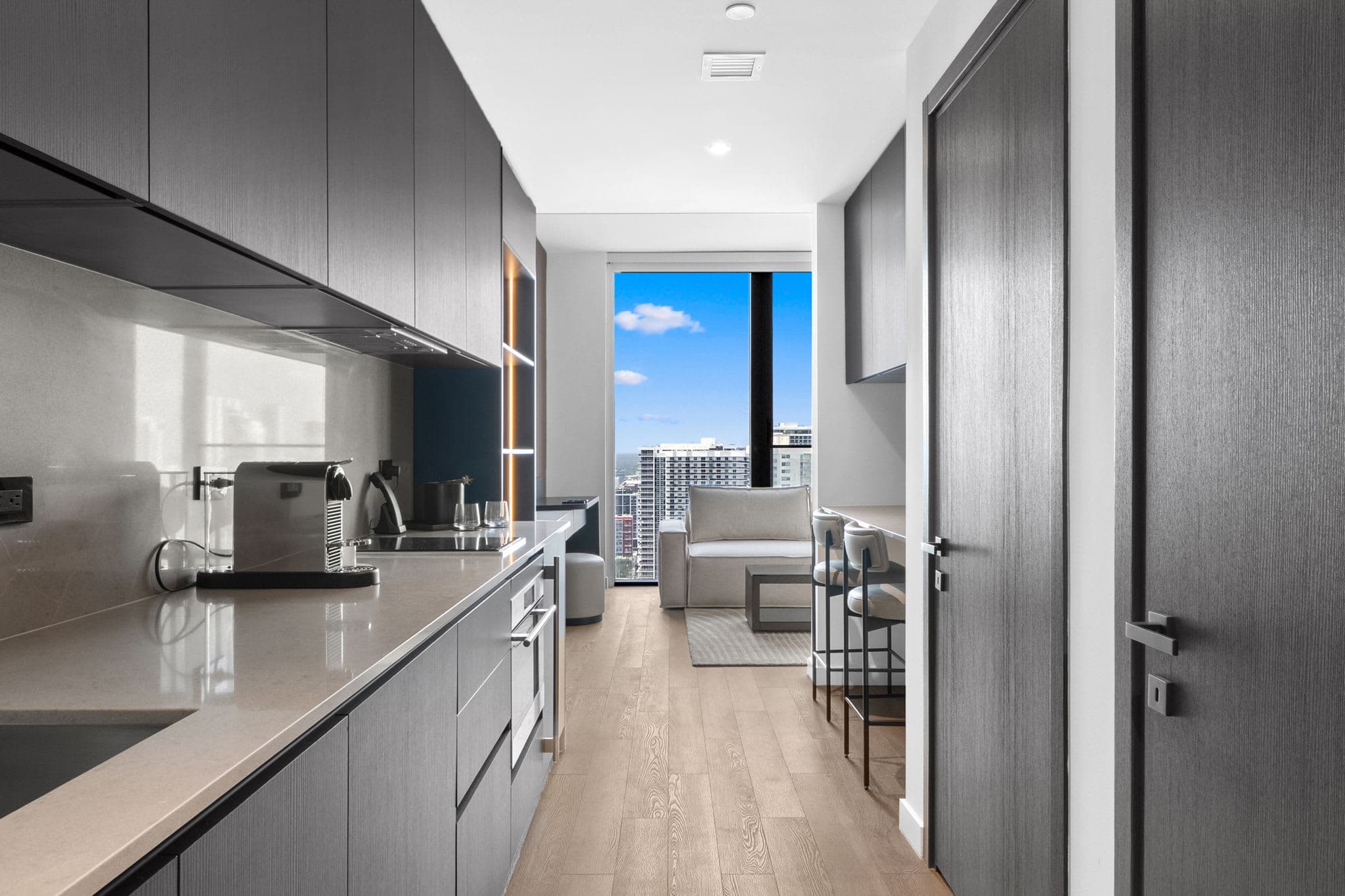 Luxury E11EVEN Miami Suite with Rooftop Pool and City View