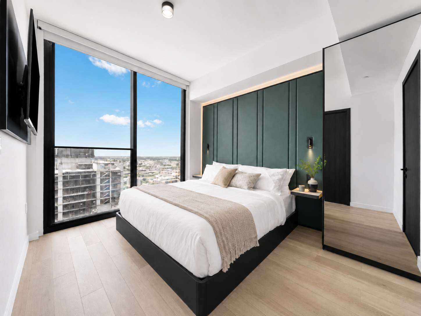 Luxury E11EVEN Adjoining Suites Pool & ELITE Amenities