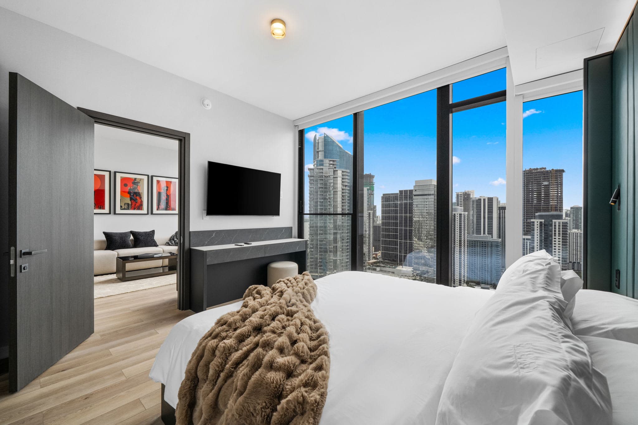 32nd Floor E11EVEN w/ Rooftop Pool & Skyline Views