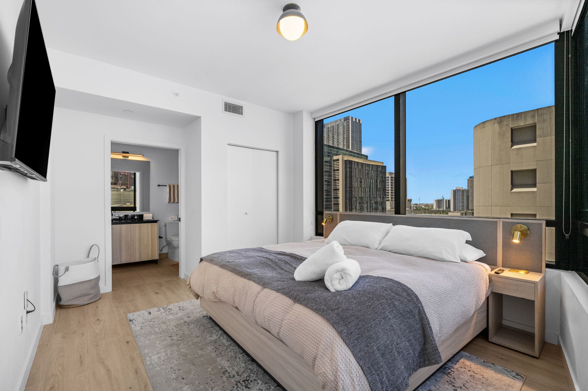 Luxury Downtown Miami Stay with Free Parking
