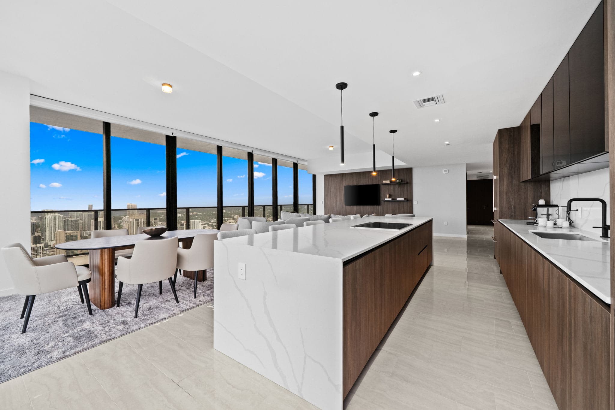 61st Floor Signature Sky Penthouse Panoramic Views