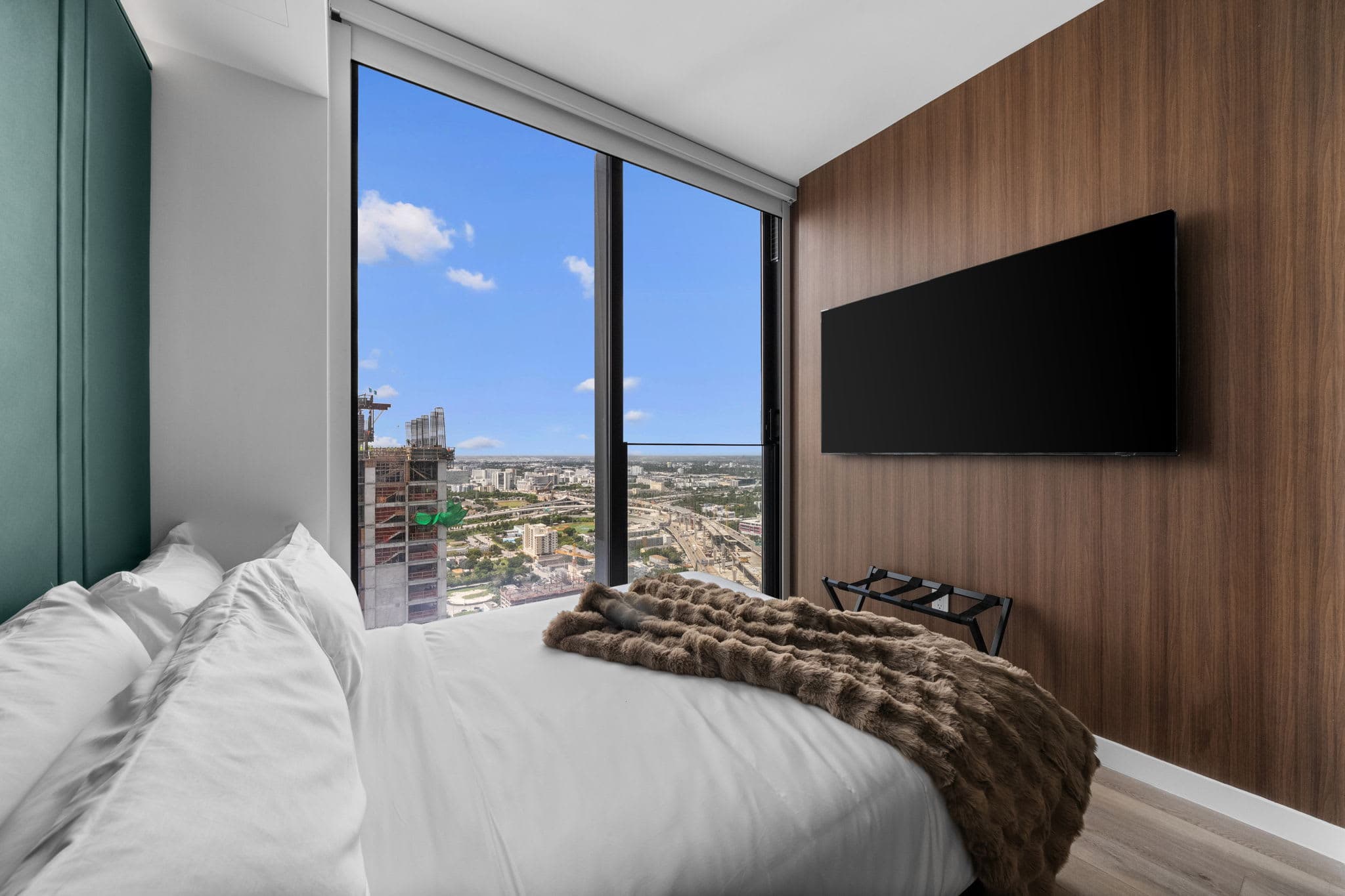 Stunning Studio at E11EVEN Residences Rooftop Pool