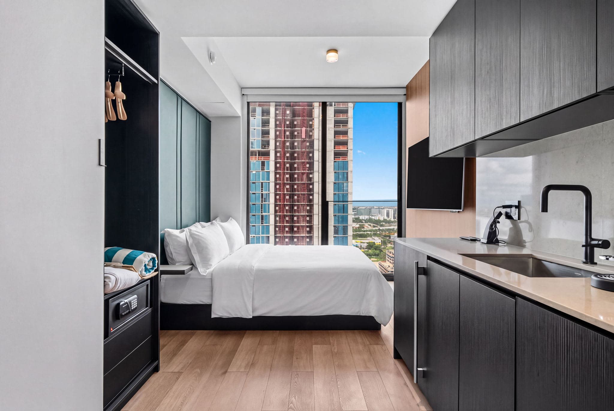 Luxury Studio at E11EVEN Residences Rooftop Pool