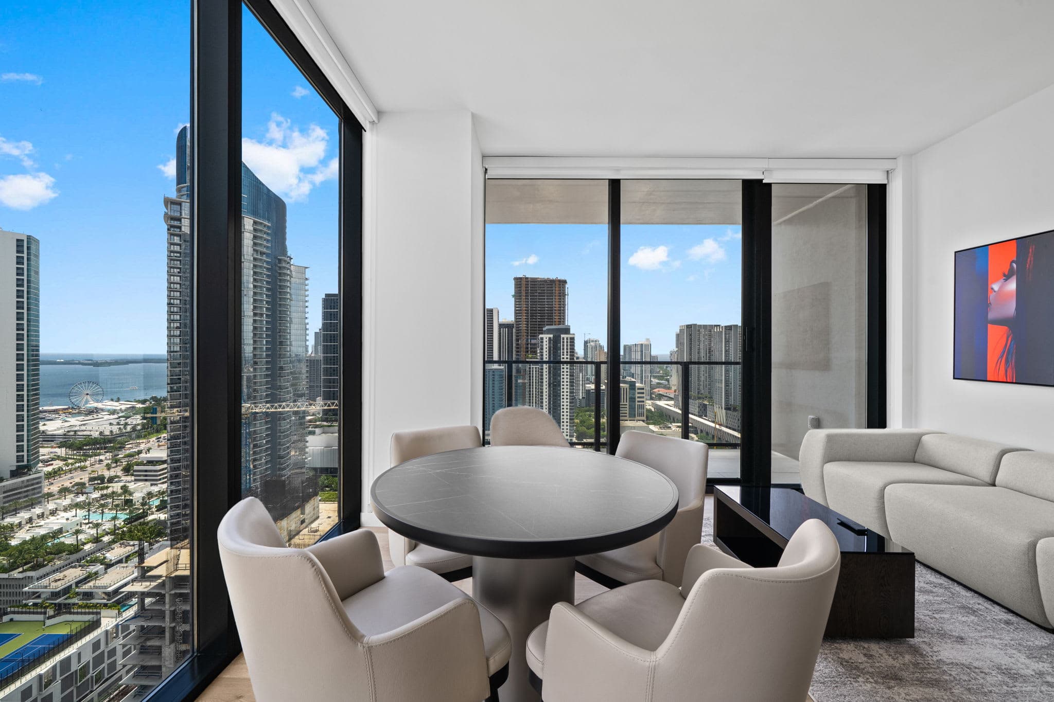 Luxury E11EVEN Panoramic Bay & City View Suites