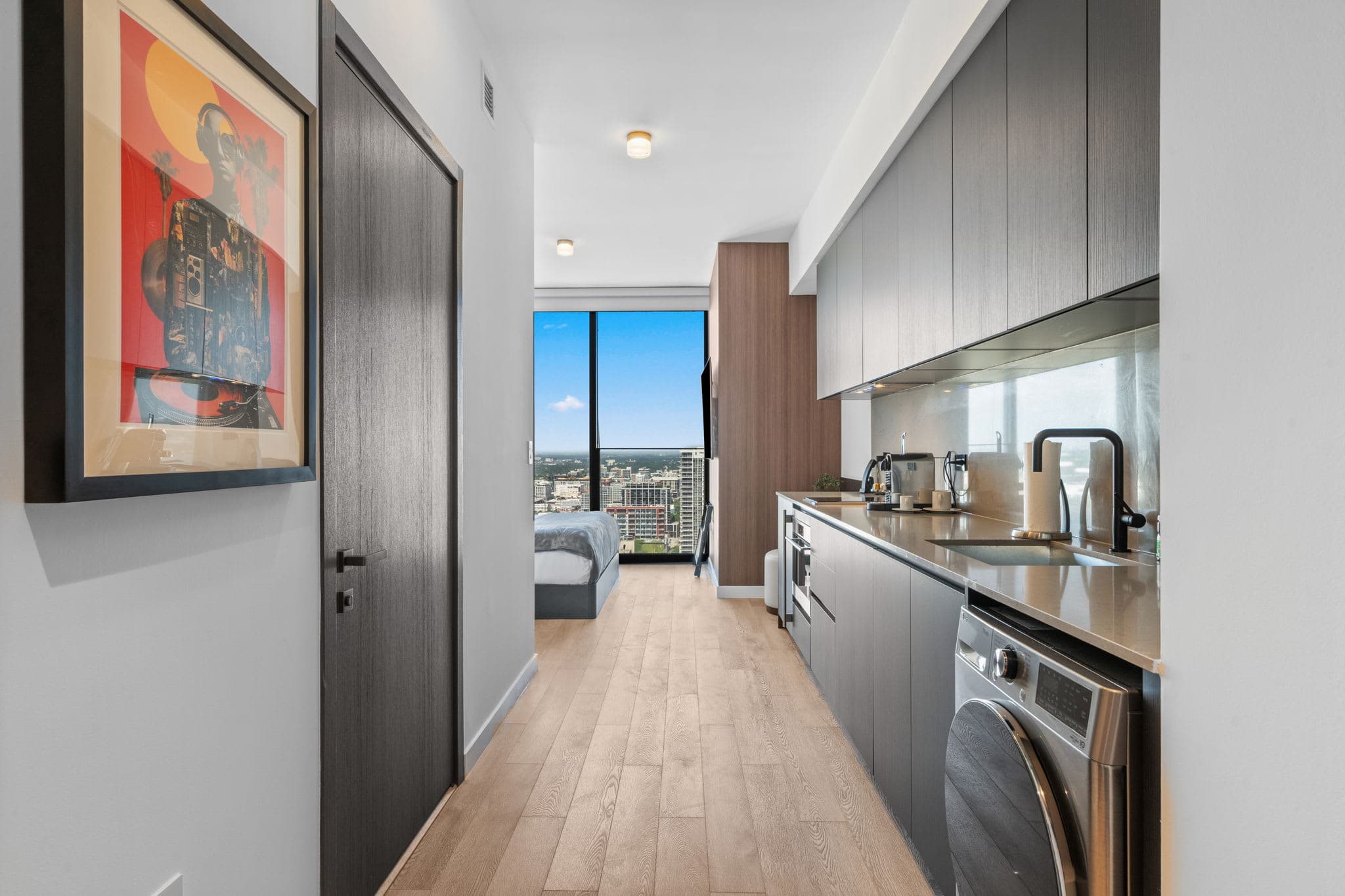 24th Floor E11EVEN | Luxury Studio + Rooftop Pool